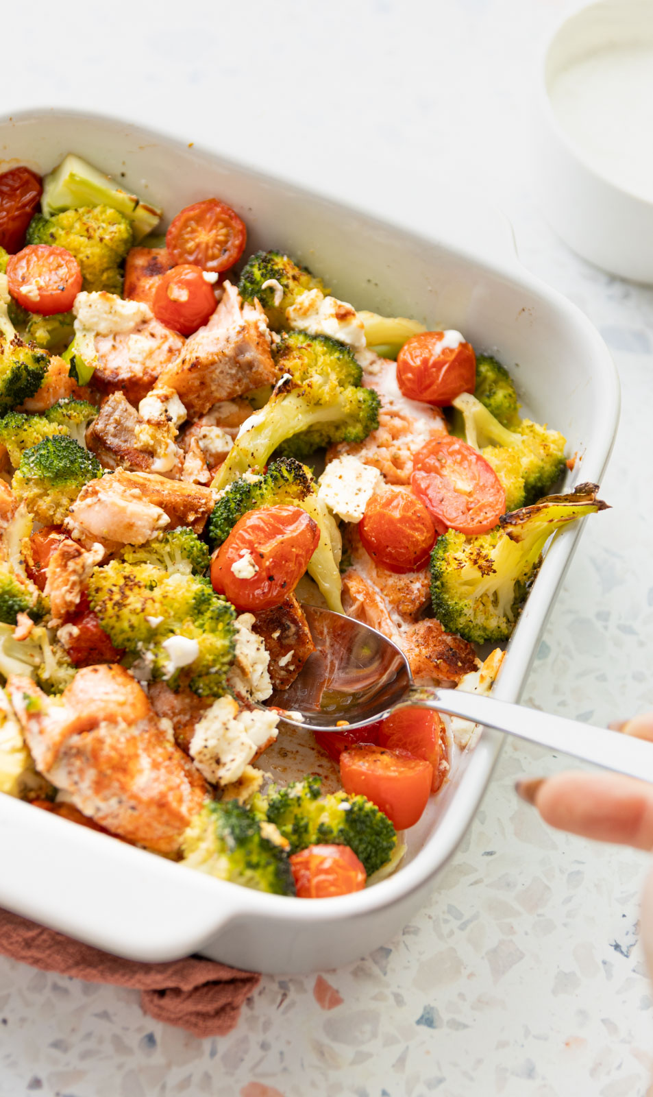 Pieczony łosoś z warzywami keto i lowcarb