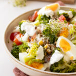 sałatka keto z brokulem