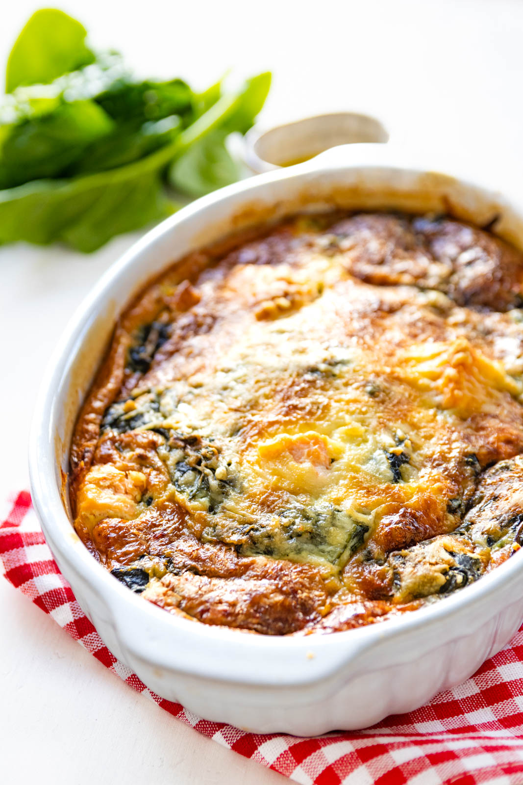 Keto quiche z łososiem i szpinakiem