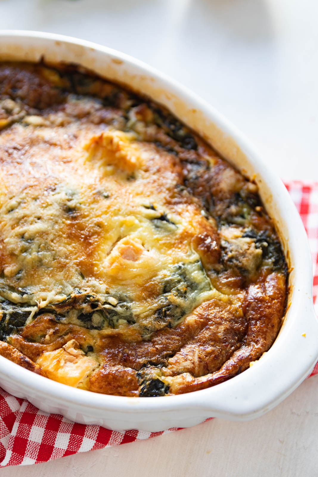 Keto quiche z łososiem i szpinakiem