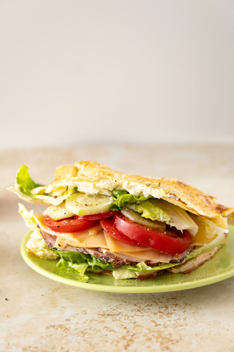 Chlebek z serka wiejskiego z sezamem bez mąki tortilla z serka wiejskiego