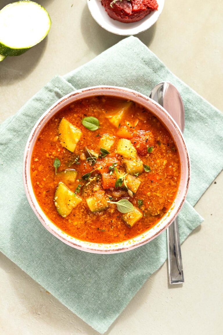 Zupa z cukinią i mięsem mielonym zupa keto lowcarb leczo z cukinia i pomidorem