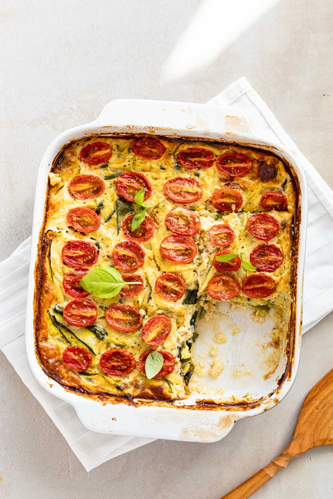 Zapiekanka keto lowcarb wysokobialkowa z cukinia i pomidorami